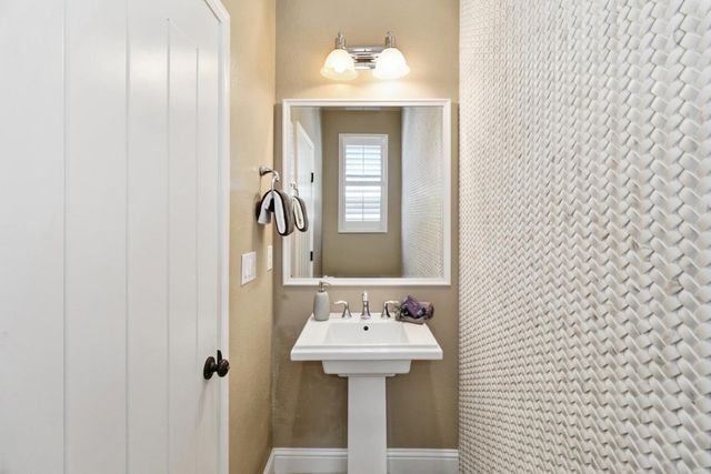 138 Colner Cir, Folsom, CA 95630