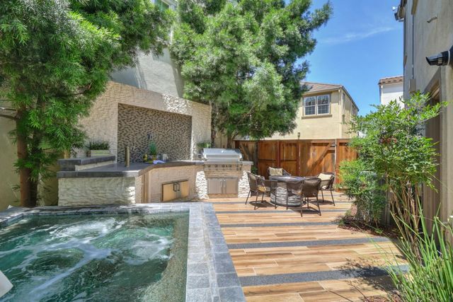 138 Colner Cir, Folsom, CA 95630
