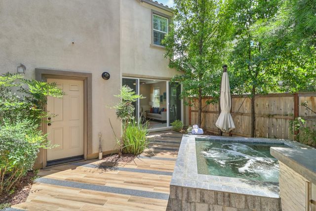 138 Colner Cir, Folsom, CA 95630