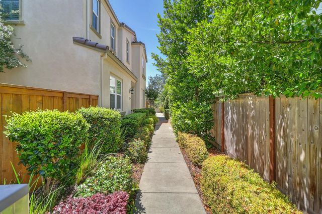 138 Colner Cir, Folsom, CA 95630
