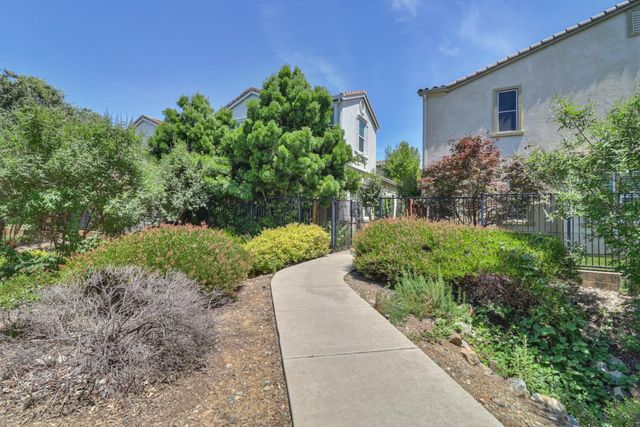 138 Colner Cir, Folsom, CA 95630