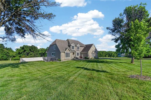 2018 Lexington Road, Pleasant Hill, MO 64080