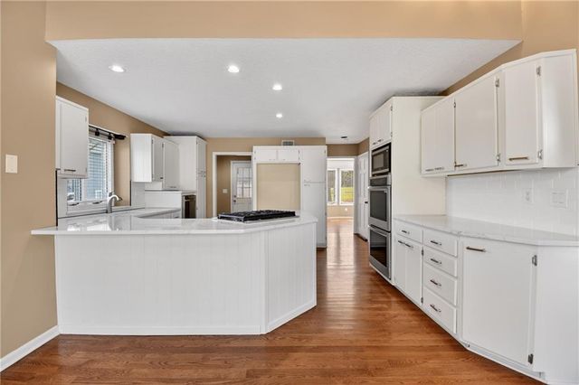 2018 Lexington Road, Pleasant Hill, MO 64080