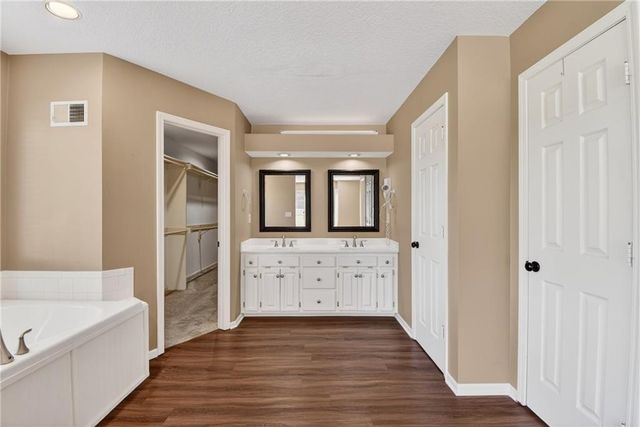 2018 Lexington Road, Pleasant Hill, MO 64080