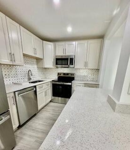 105 E Coventry E 105, West Palm Beach, FL 33417