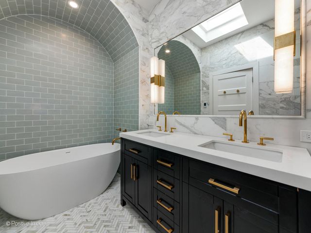 811 W WEBSTER Avenue F, Chicago, IL 60614