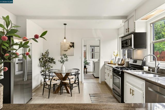 3236 Bona St, Oakland, CA 94601