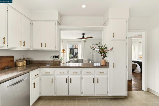 3236 Bona St, Oakland, CA 94601