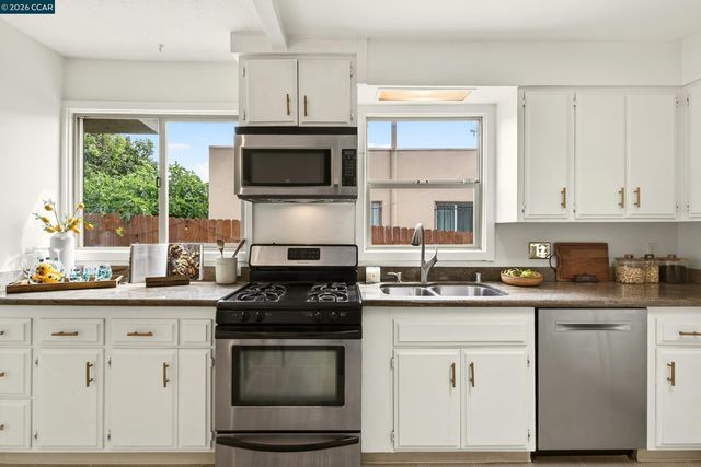 3236 Bona St, Oakland, CA 94601