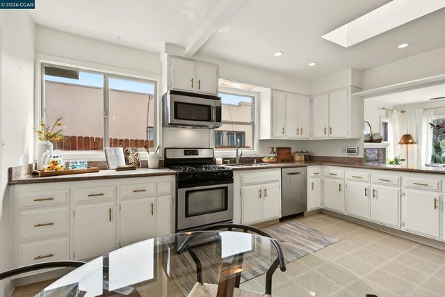 3236 Bona St, Oakland, CA 94601