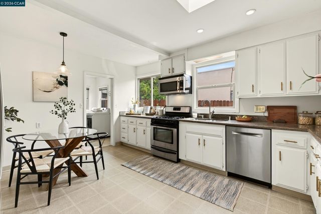 3236 Bona St, Oakland, CA 94601