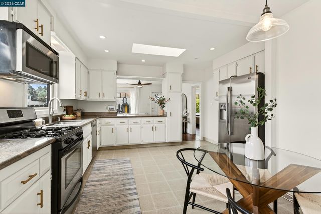 3236 Bona St, Oakland, CA 94601