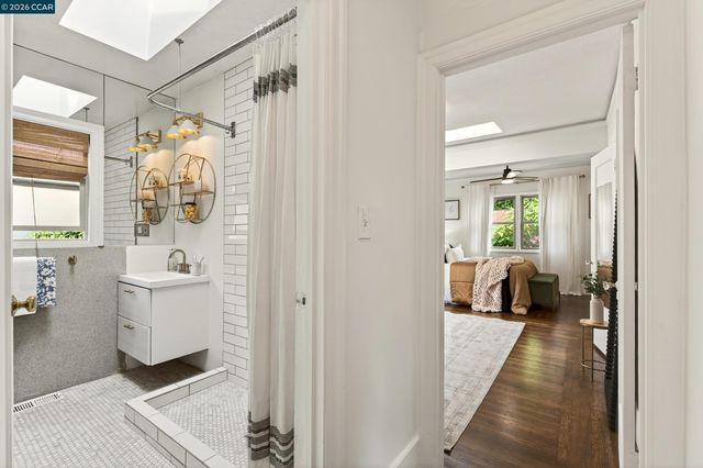 3236 Bona St, Oakland, CA 94601