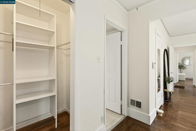 3236 Bona St, Oakland, CA 94601