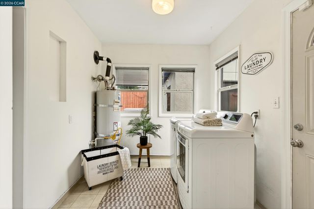 3236 Bona St, Oakland, CA 94601