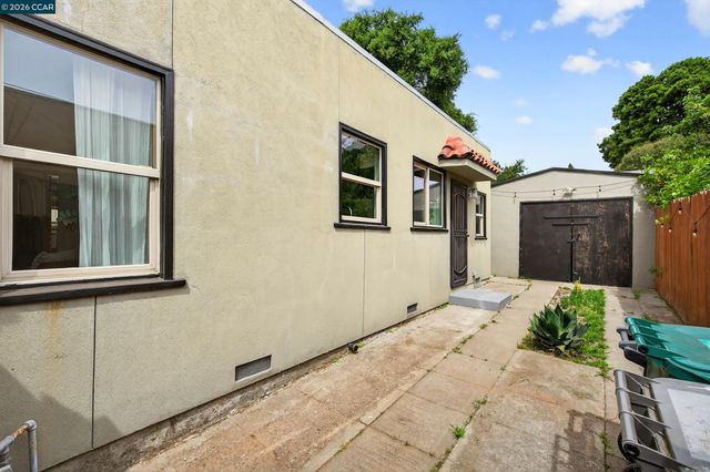 3236 Bona St, Oakland, CA 94601