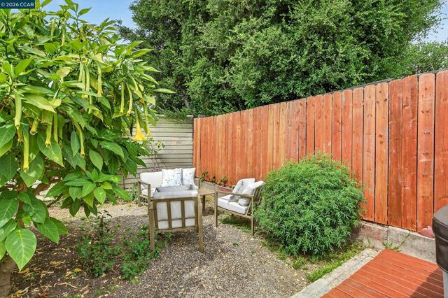 3236 Bona St, Oakland, CA 94601