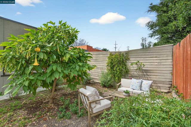 3236 Bona St, Oakland, CA 94601