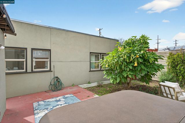3236 Bona St, Oakland, CA 94601