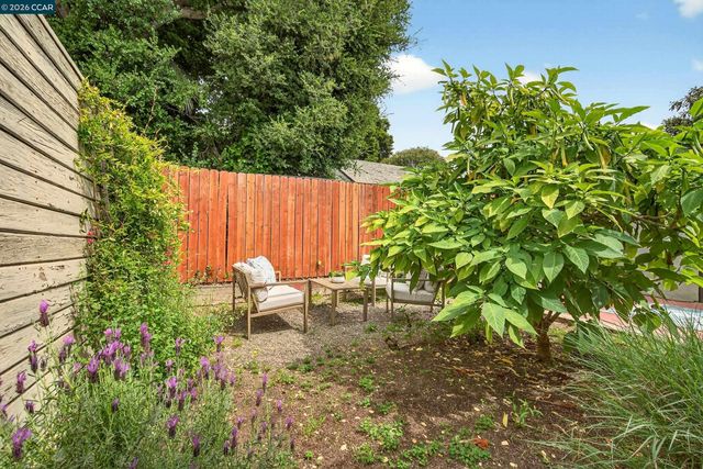 3236 Bona St, Oakland, CA 94601