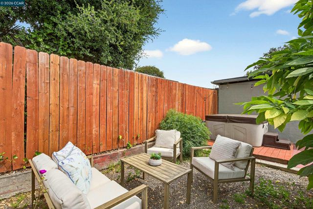 3236 Bona St, Oakland, CA 94601