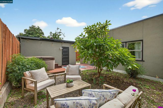 3236 Bona St, Oakland, CA 94601