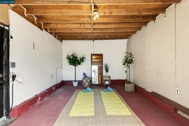 3236 Bona St, Oakland, CA 94601