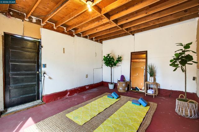 3236 Bona St, Oakland, CA 94601