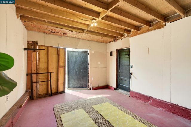 3236 Bona St, Oakland, CA 94601