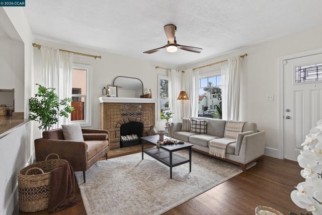 3236 Bona St, Oakland, CA 94601