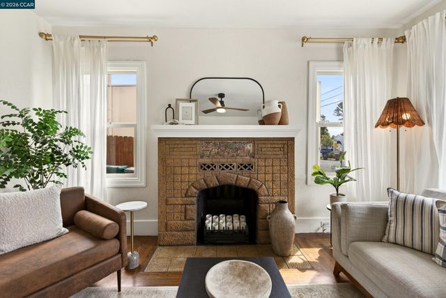 3236 Bona St, Oakland, CA 94601