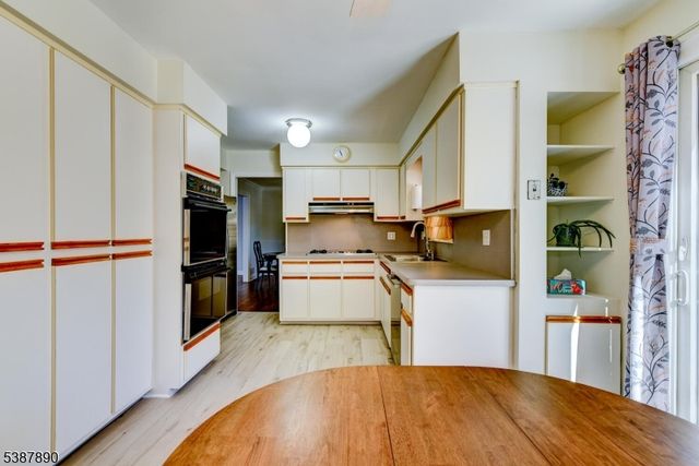 40 France Dr, Branchburg Twp., NJ 08876