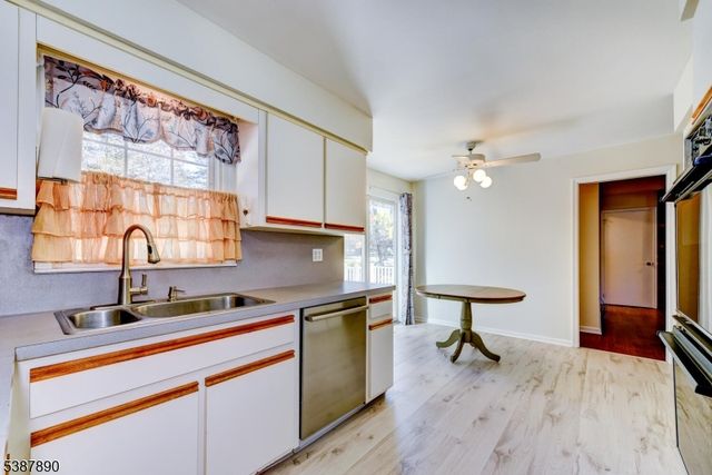 40 France Dr, Branchburg Twp., NJ 08876