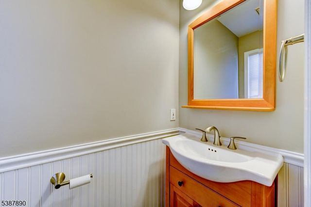 40 France Dr, Branchburg Twp., NJ 08876