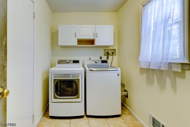 40 France Dr, Branchburg Twp., NJ 08876