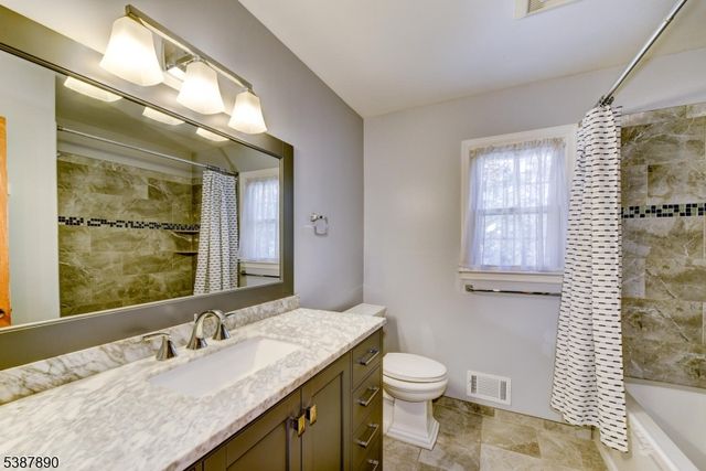 40 France Dr, Branchburg Twp., NJ 08876