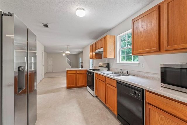 4042 Smithfield Trail, Ellenwood, GA 30294