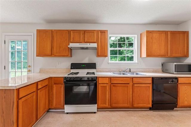 4042 Smithfield Trail, Ellenwood, GA 30294