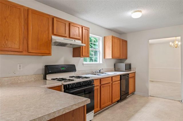 4042 Smithfield Trail, Ellenwood, GA 30294