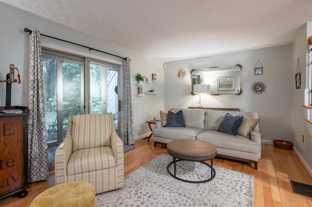 22 Suffolk Court, Bedford, NH 03110