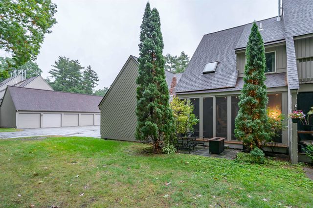 22 Suffolk Court, Bedford, NH 03110