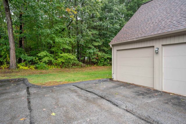 22 Suffolk Court, Bedford, NH 03110