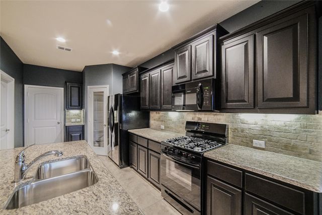 4004 Stone Trail Drive, Denton, TX 76210