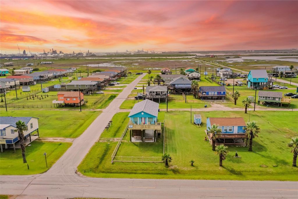 722 Ft Velasco Drive, Freeport, TX 77541