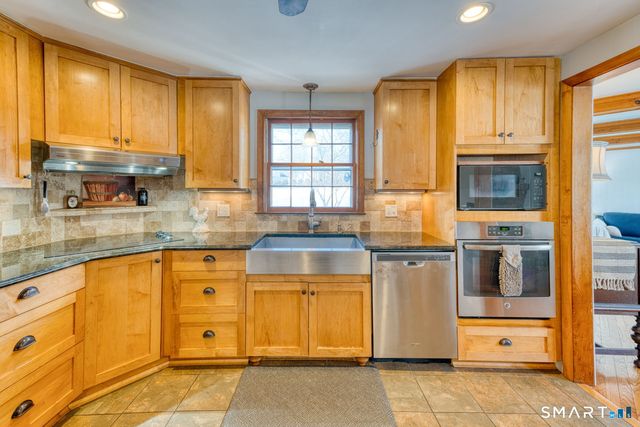 29 Skyline Drive, Plainville, CT 06062