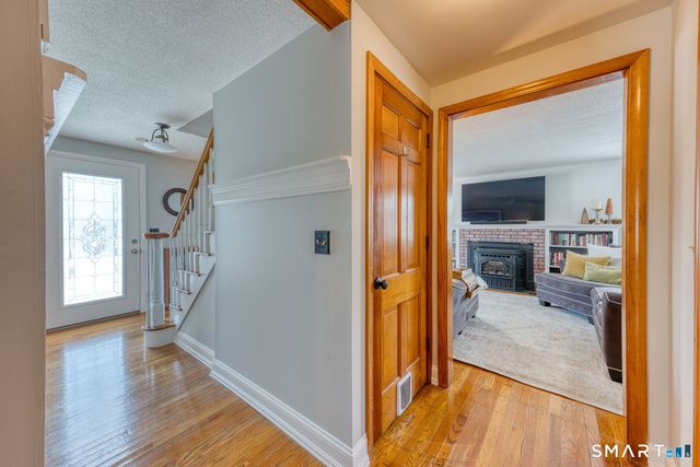 29 Skyline Drive, Plainville, CT 06062