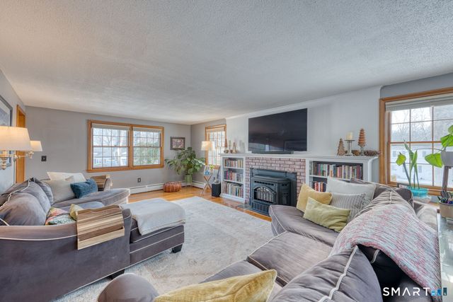 29 Skyline Drive, Plainville, CT 06062