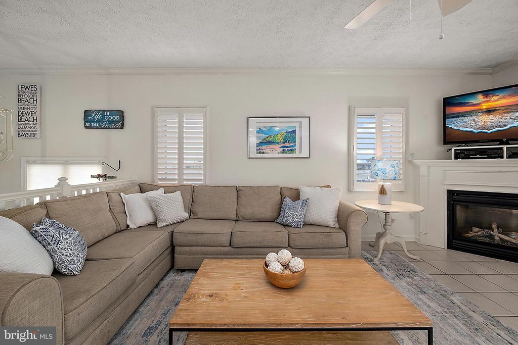 Image 10 of property listing at 14 45TH ST #403, Ocean City, MD 21842