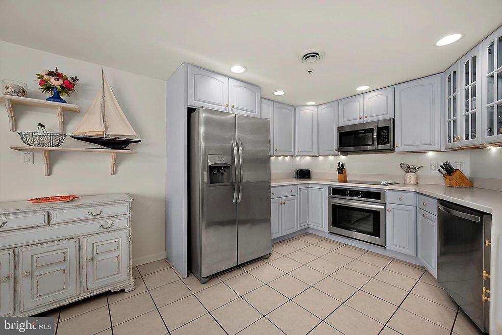 Image 15 of property listing at 14 45TH ST #403, Ocean City, MD 21842
