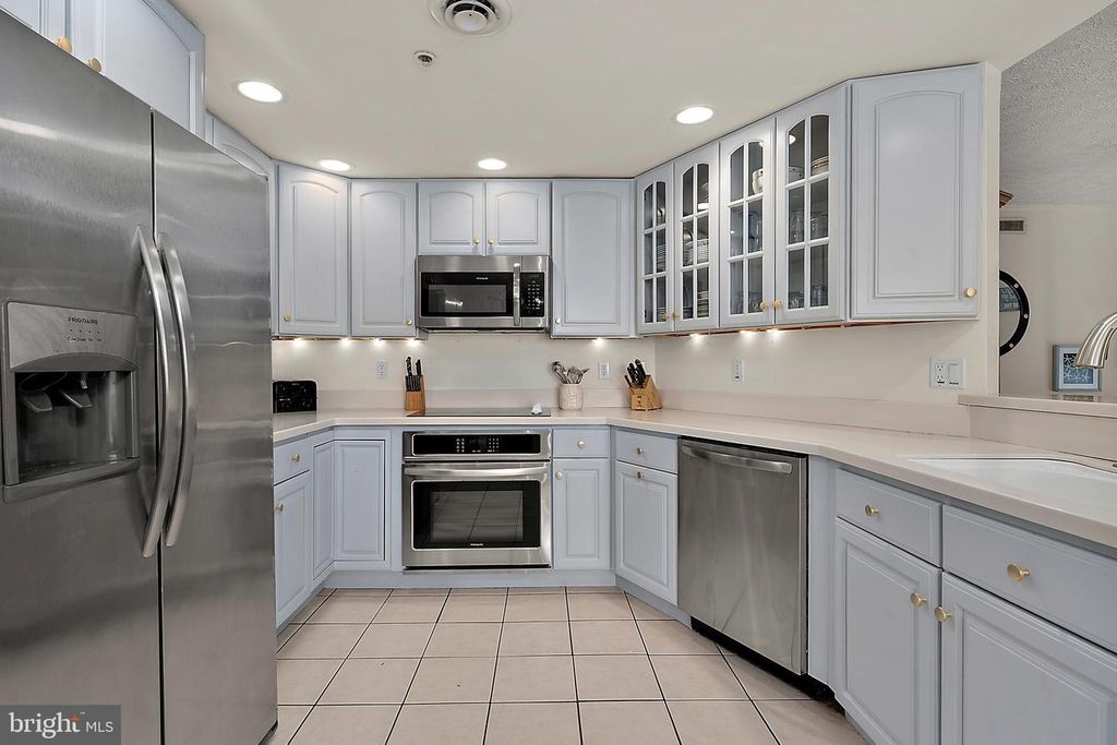 Image 16 of property listing at 14 45TH ST #403, Ocean City, MD 21842